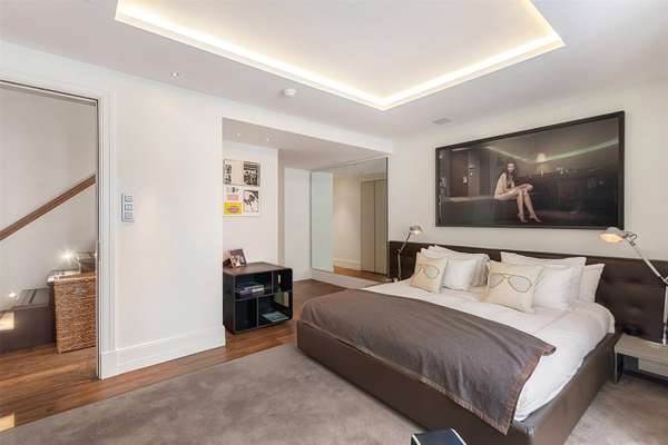 Flat Leinster Gardens in City of Westminster