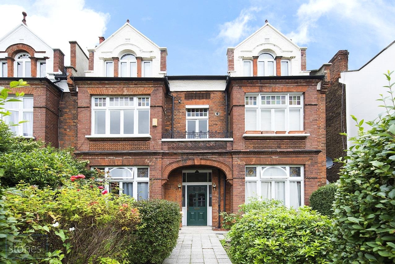Flat Broadhurst Gardens in Greater London