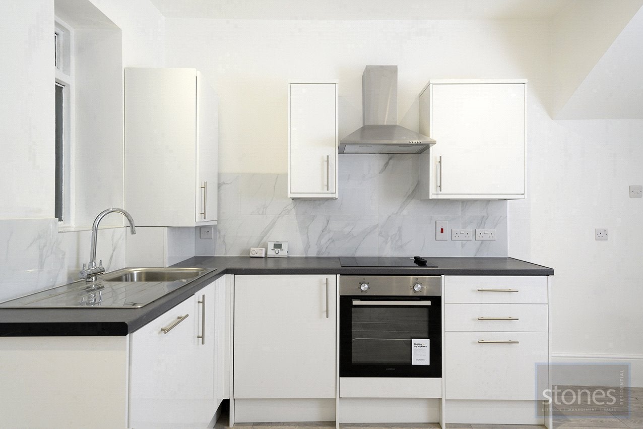 Flat Broadhurst Gardens in Greater London