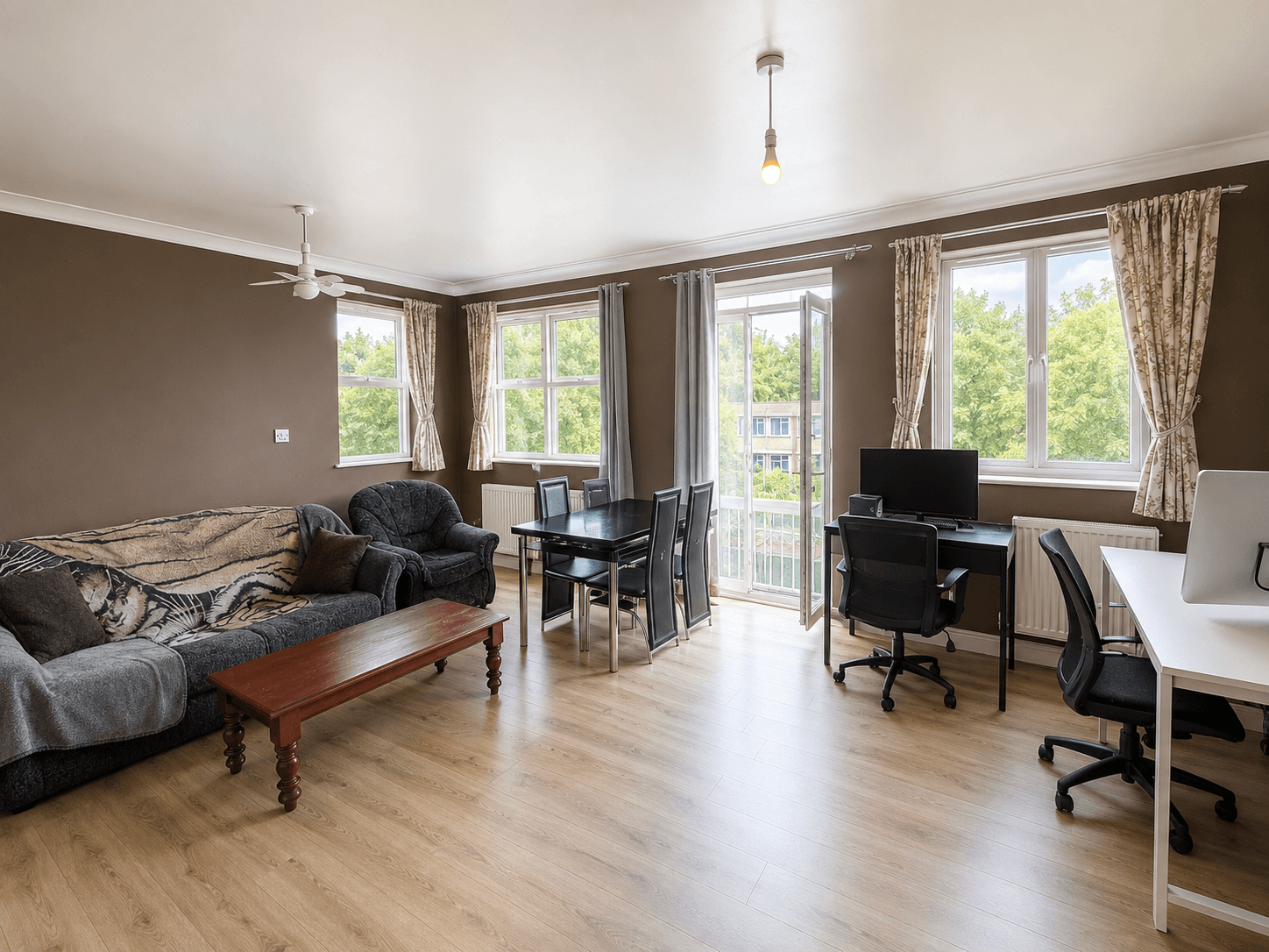 Flat Harrow Road in Greater London
