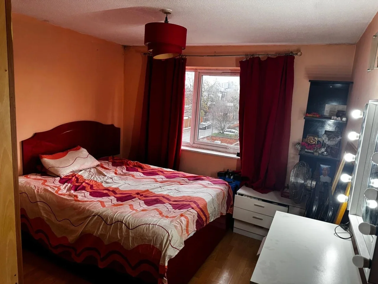 Room Collapit Close in Greater London