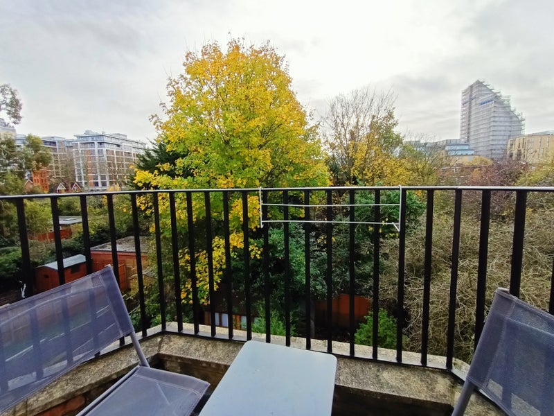 Room Gordon Road in Greater London