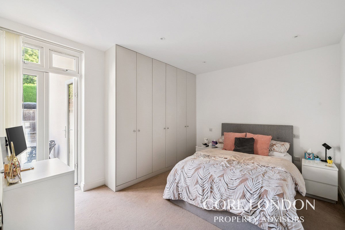 Flat Evelyn Grove in Greater London
