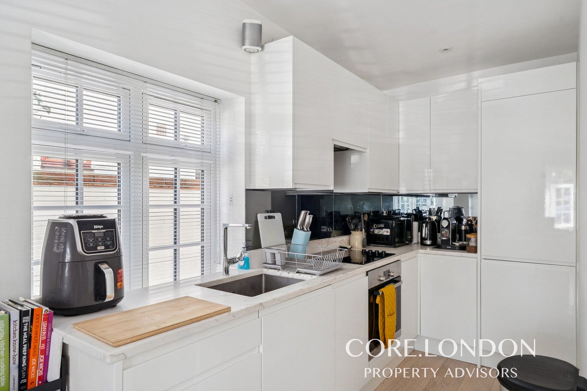 Flat Evelyn Grove in Greater London