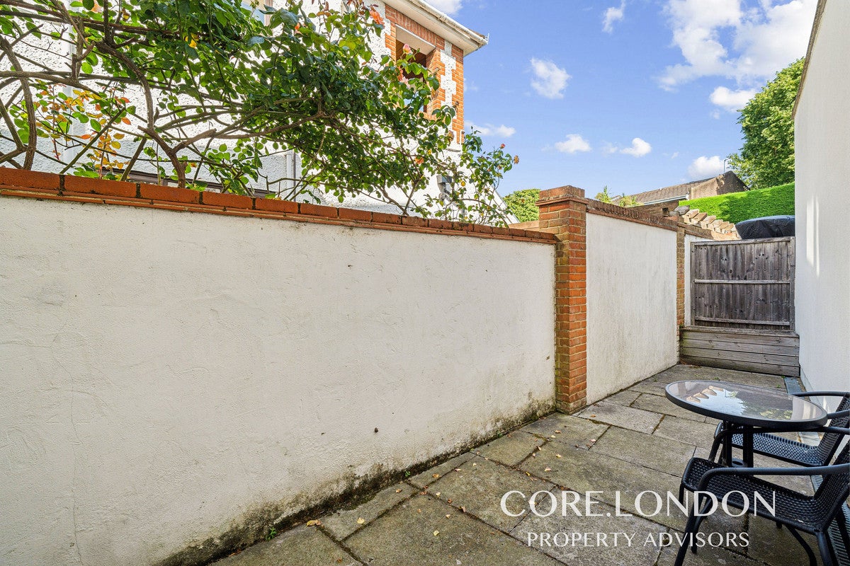 Flat Evelyn Grove in Greater London