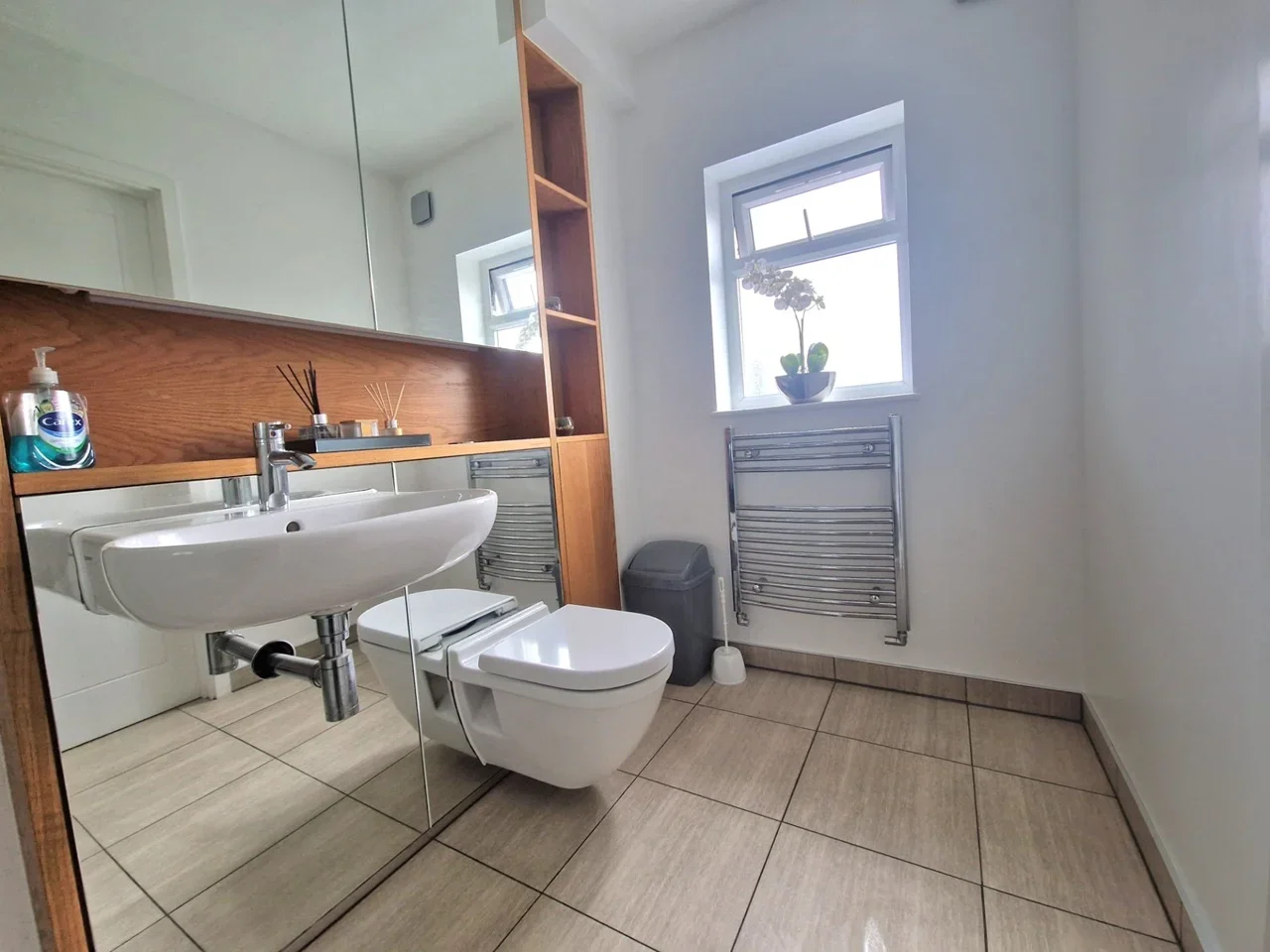 Room Thornhill Road in Luton