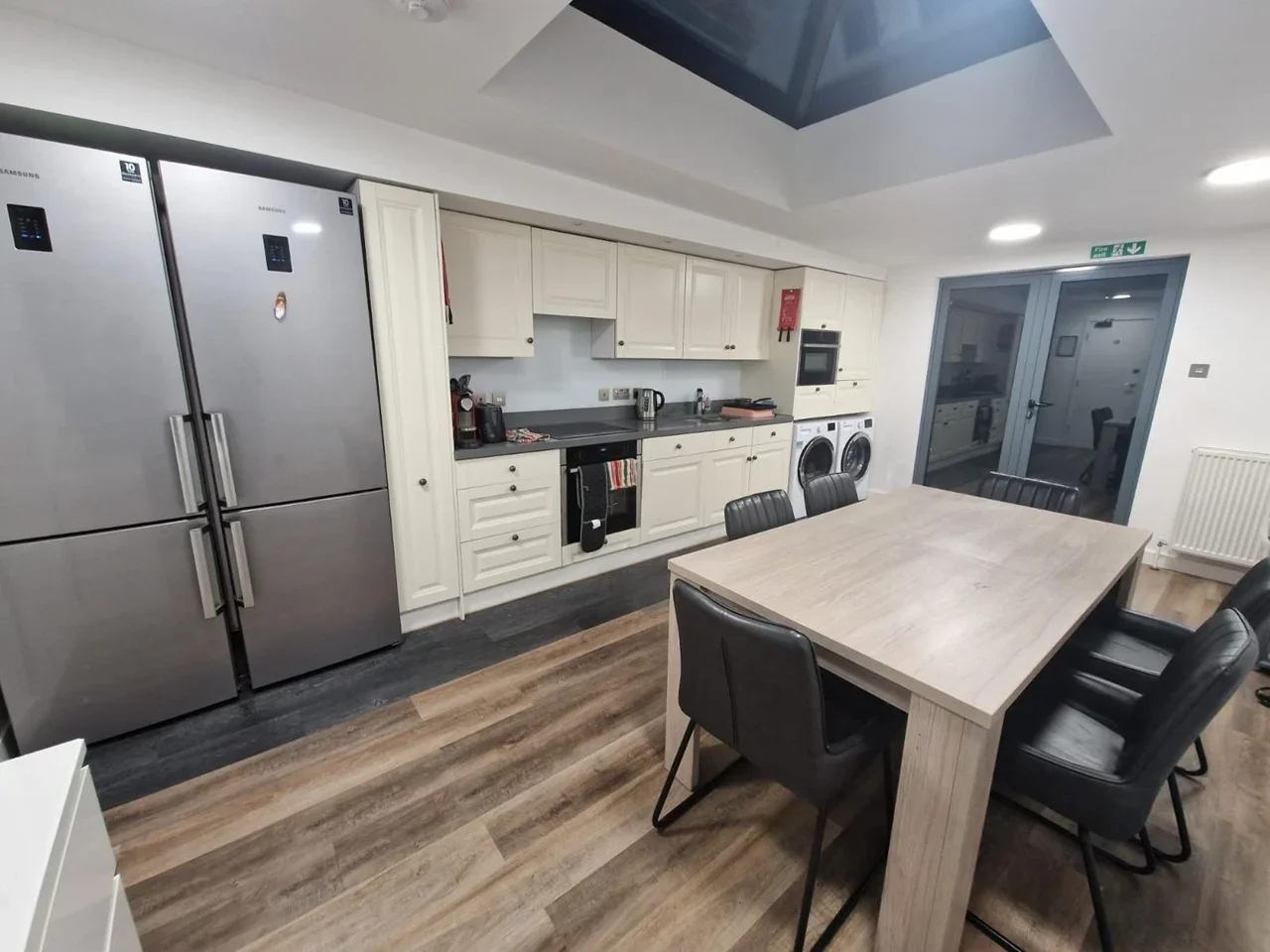 Room Thornhill Road in Luton