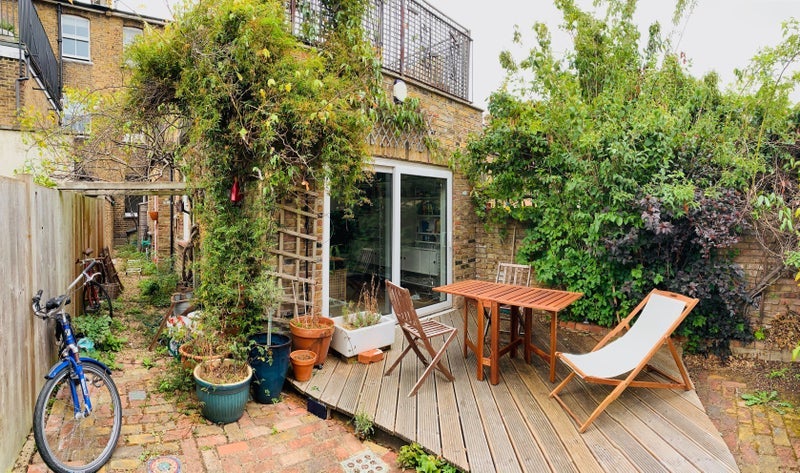Room Shaftesbury Road in Greater London