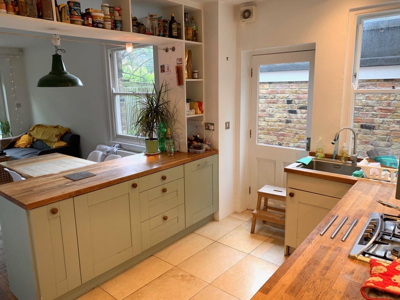 Room Shaftesbury Road in Greater London