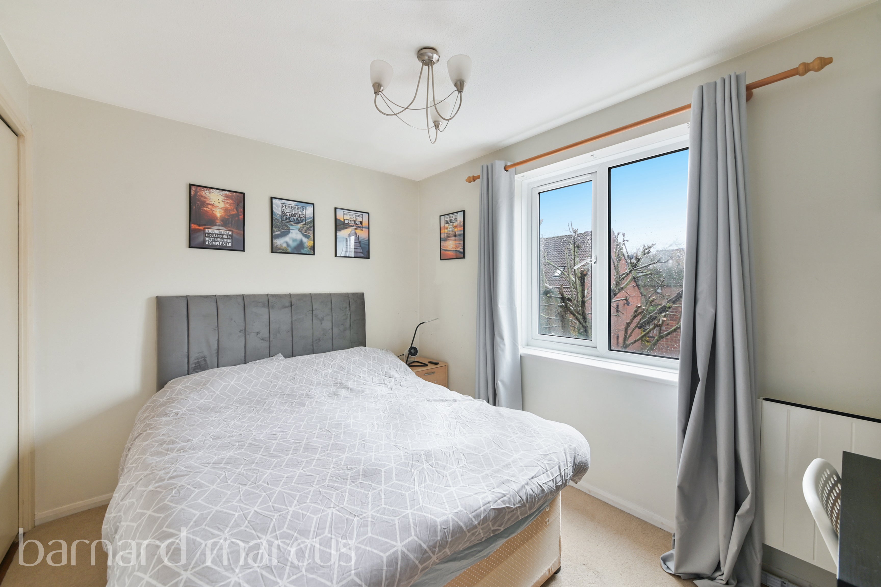 Flat Greyhound Road in Greater London