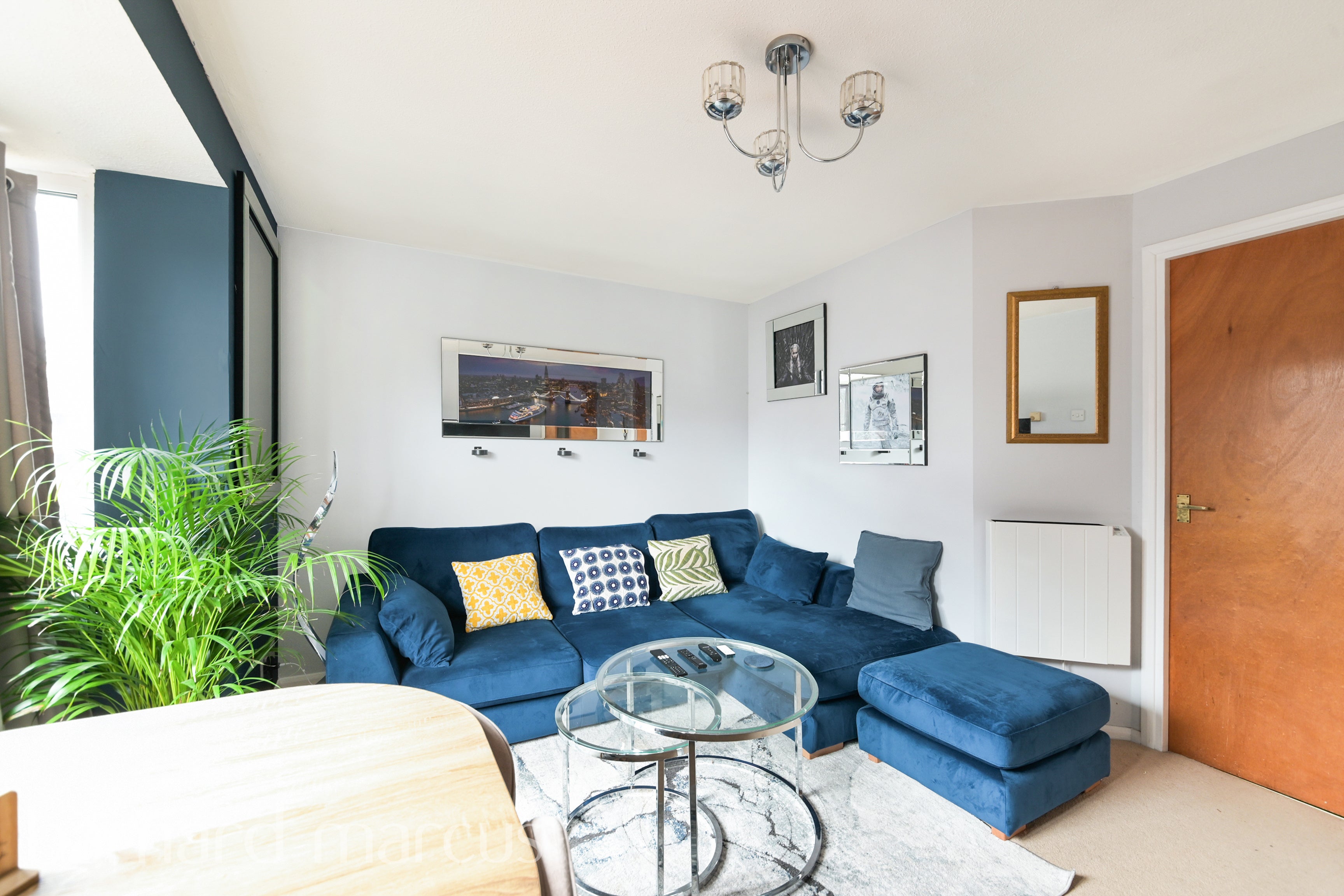 Flat Greyhound Road in Greater London