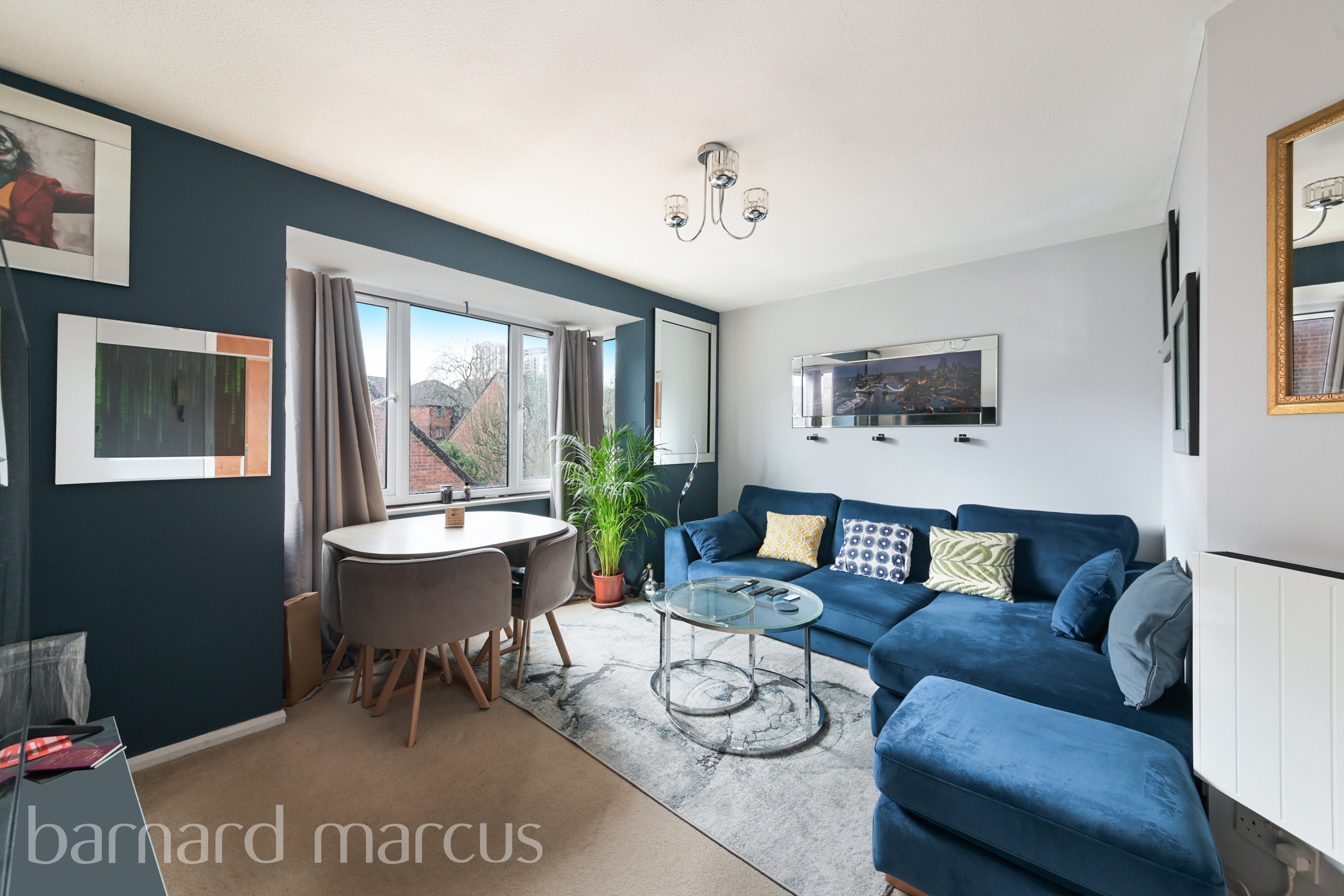 Flat Greyhound Road in Greater London
