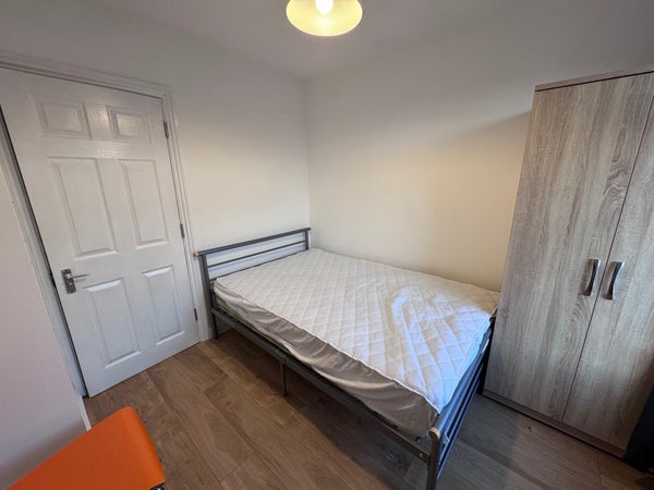 Flat Seventh Avenue in Bristol