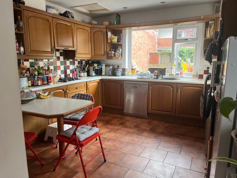 Room Despenser Place in Cardiff