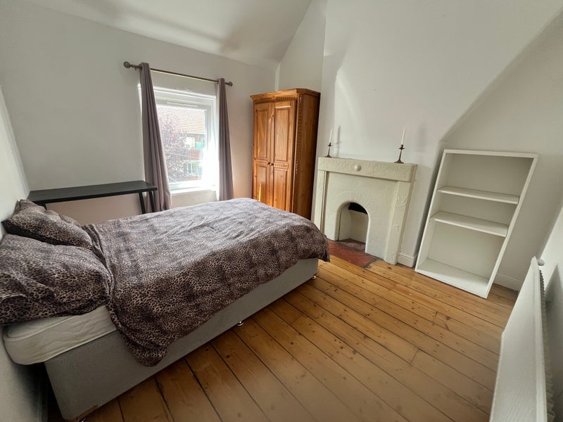 Room Despenser Place in Cardiff