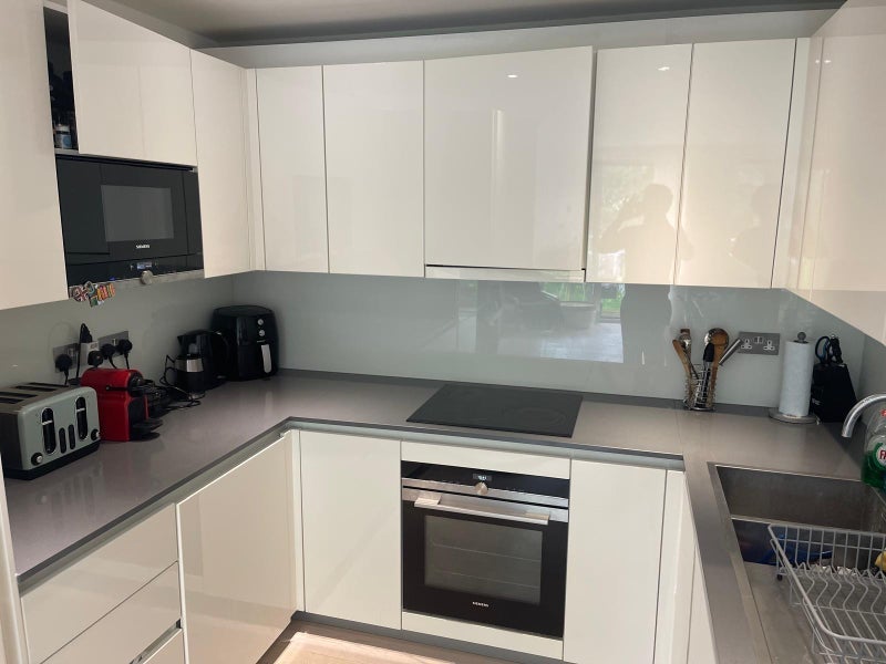 Room Plough Road in Greater London