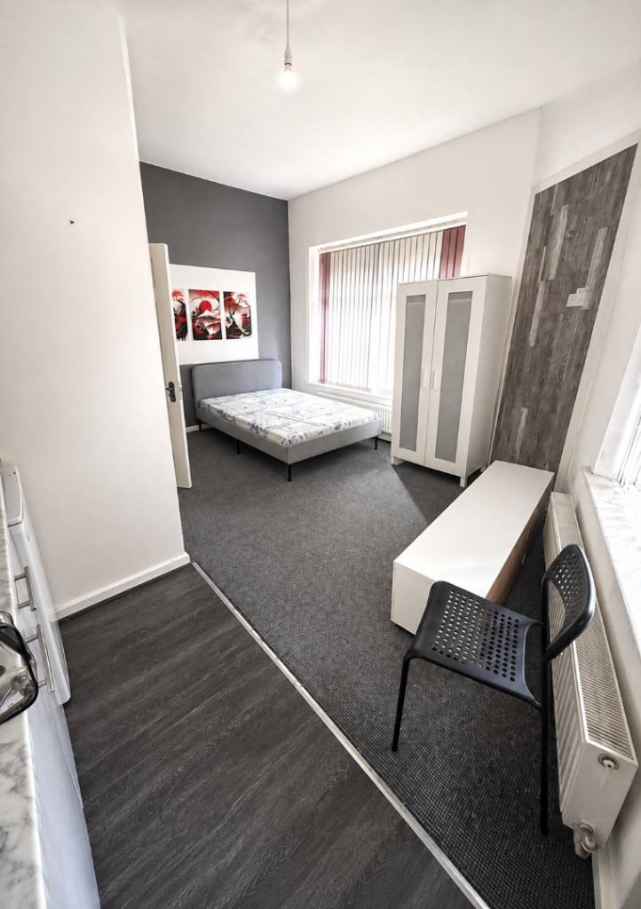 Room Parkside Road in Bradford