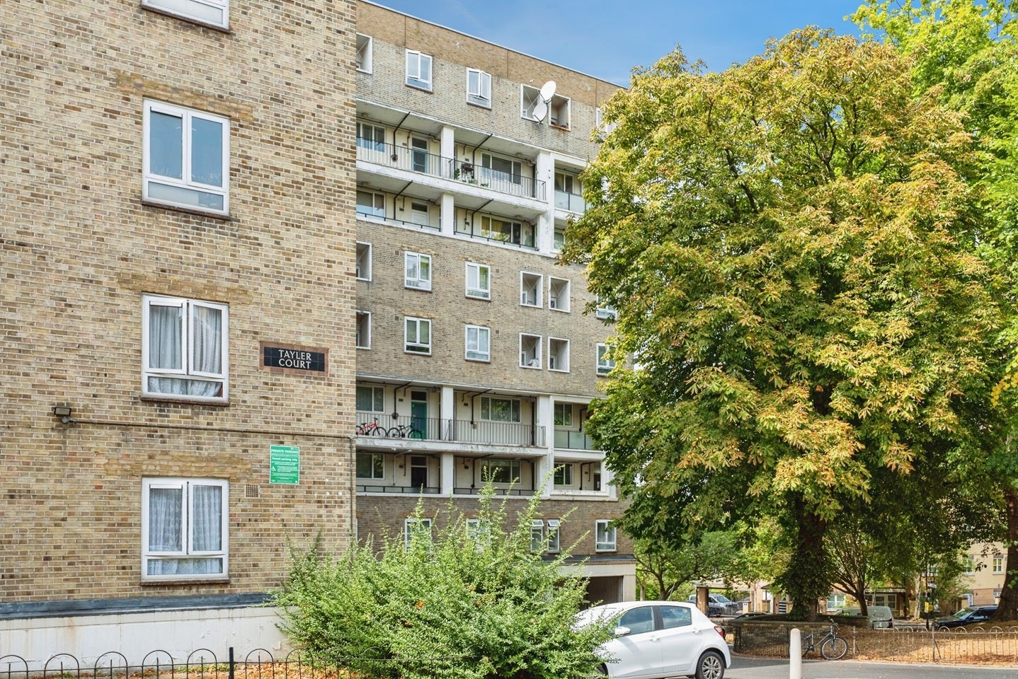 Flat Dorman Way in Greater London