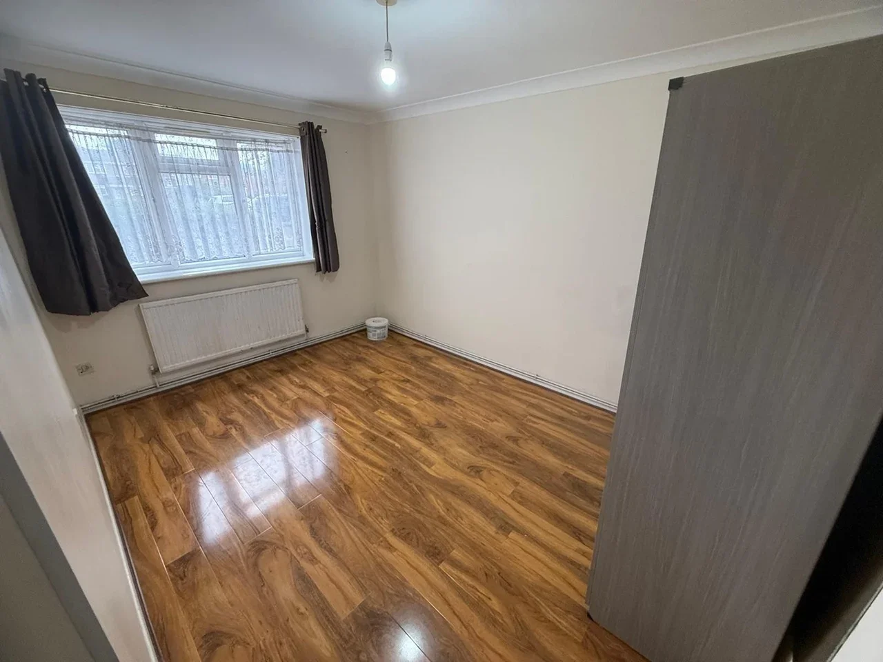 Flat Evergreen Way in Greater London