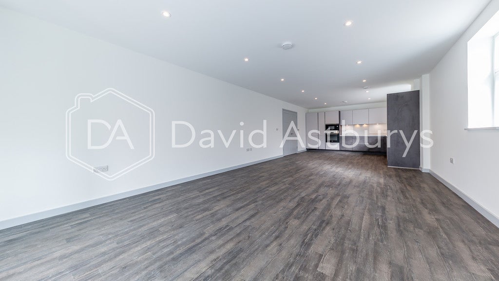 Flat Tetherdown in Greater London