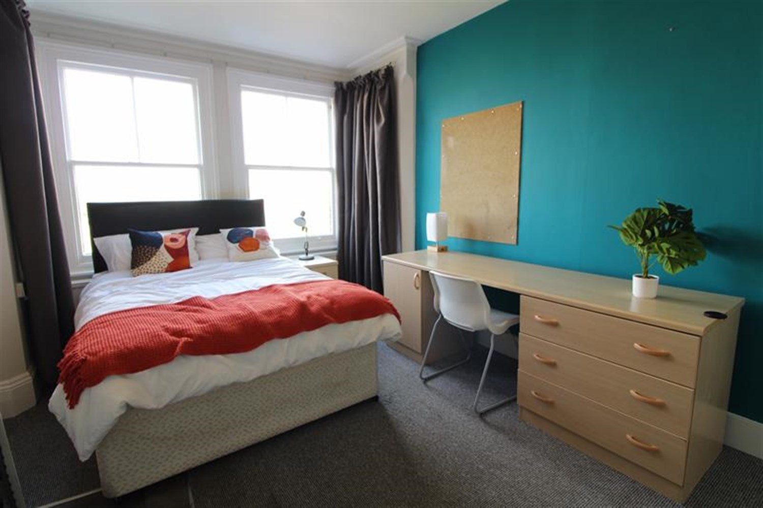 Room Morgan Road in Reading