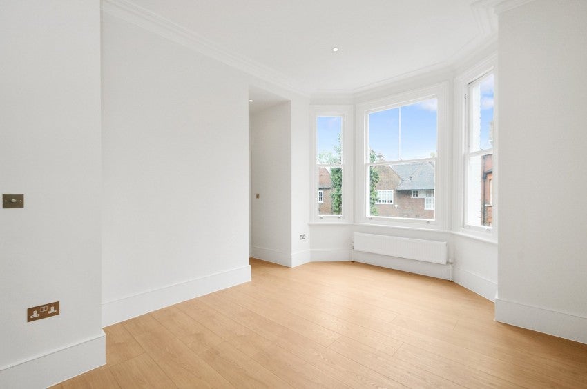 Flat Downside Crescent in Greater London