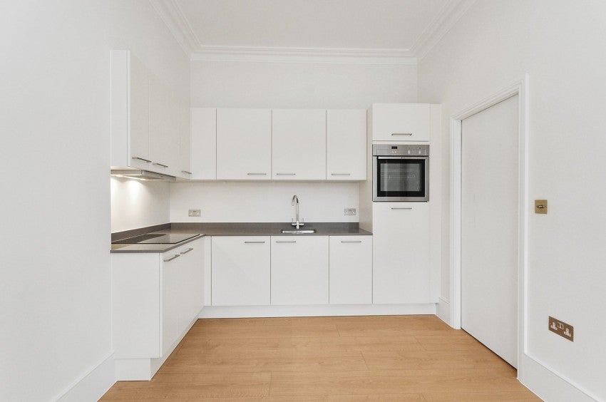 Flat Downside Crescent in Greater London