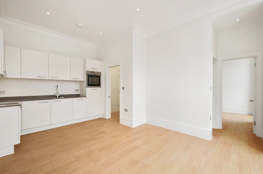 Flat Downside Crescent in Greater London
