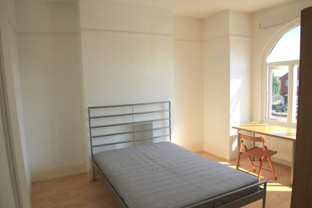 Flat Holmesley Road in Greater London