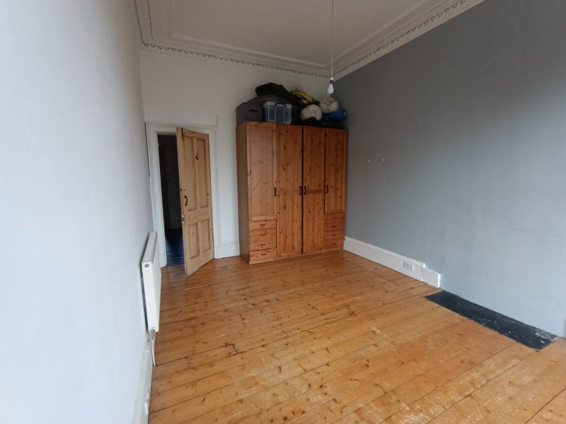 Room Hampden Lane in Glasgow