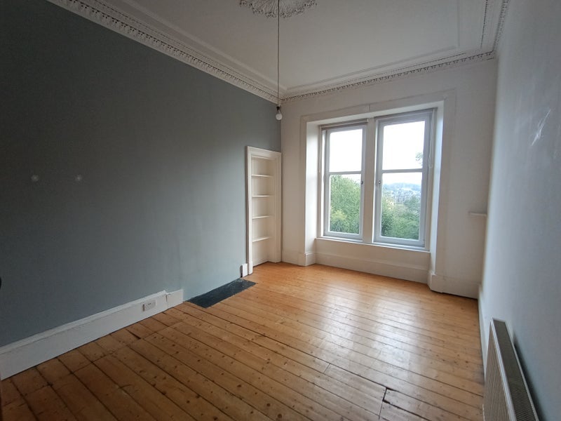 Room Hampden Lane in Glasgow