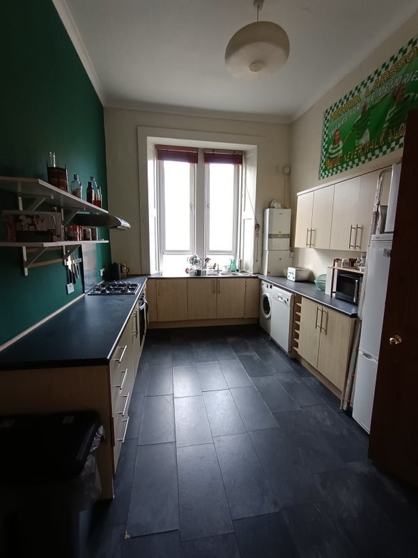 Room Hampden Lane in Glasgow