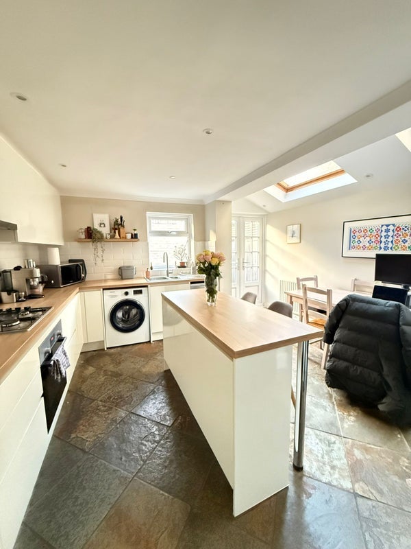 Room Kerrison Road in Greater London