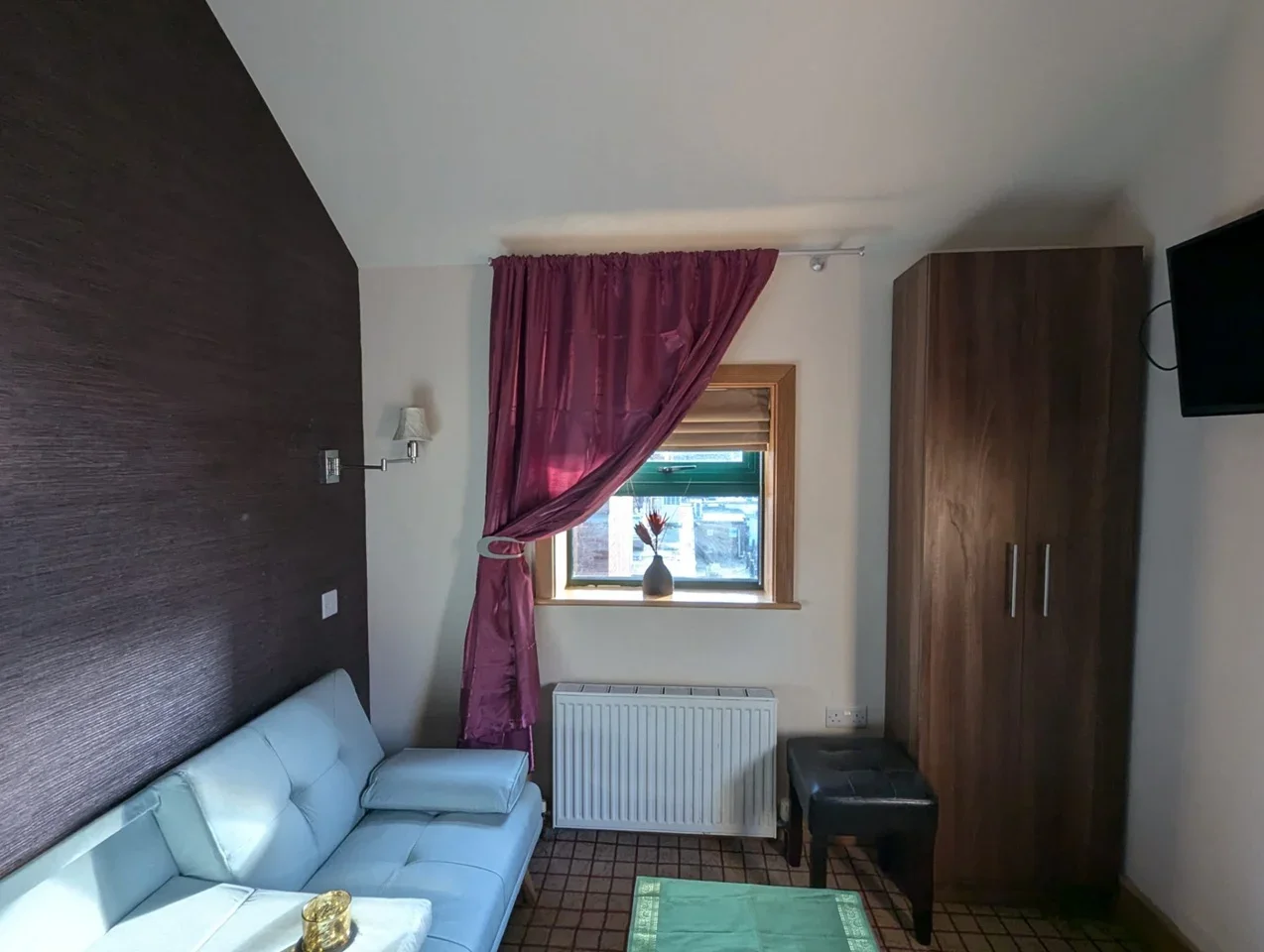 Flat Osborne Road in Newcastle upon Tyne