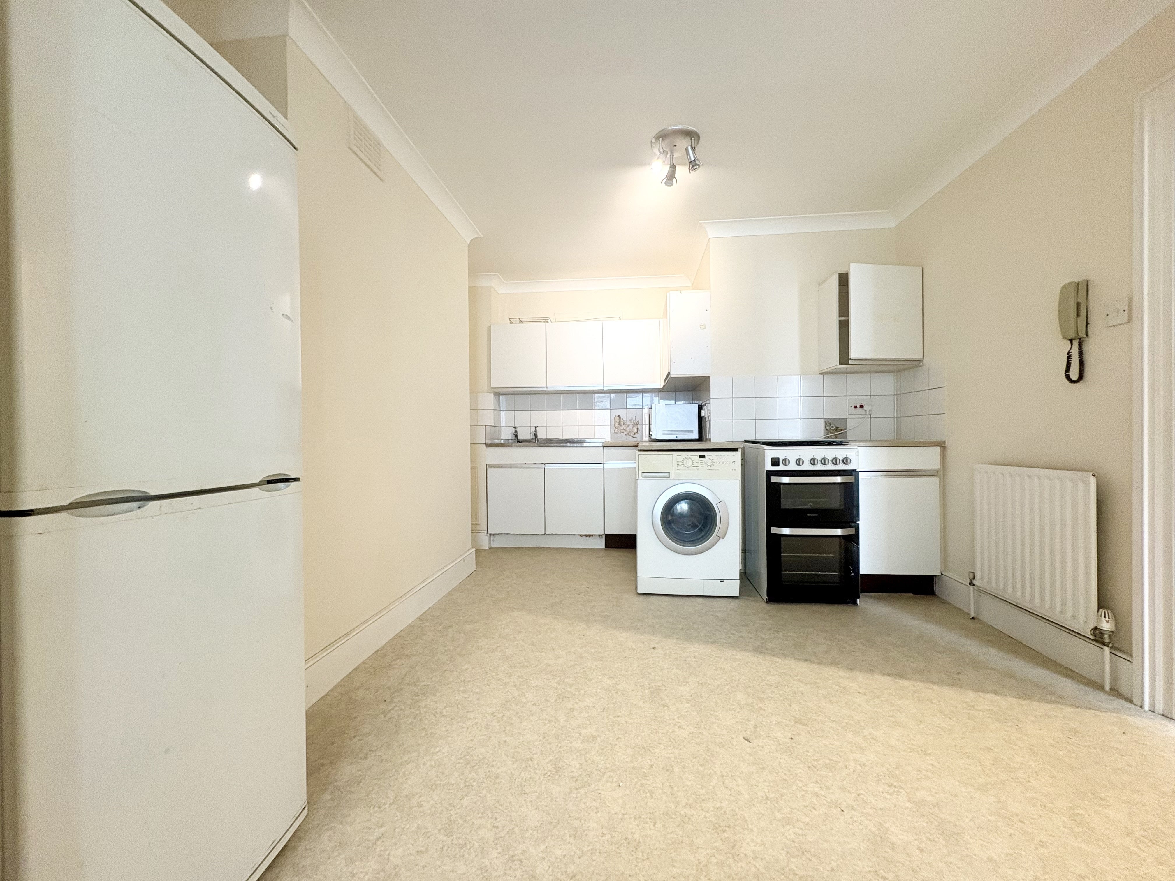 Flat Eglinton Road in Greater London