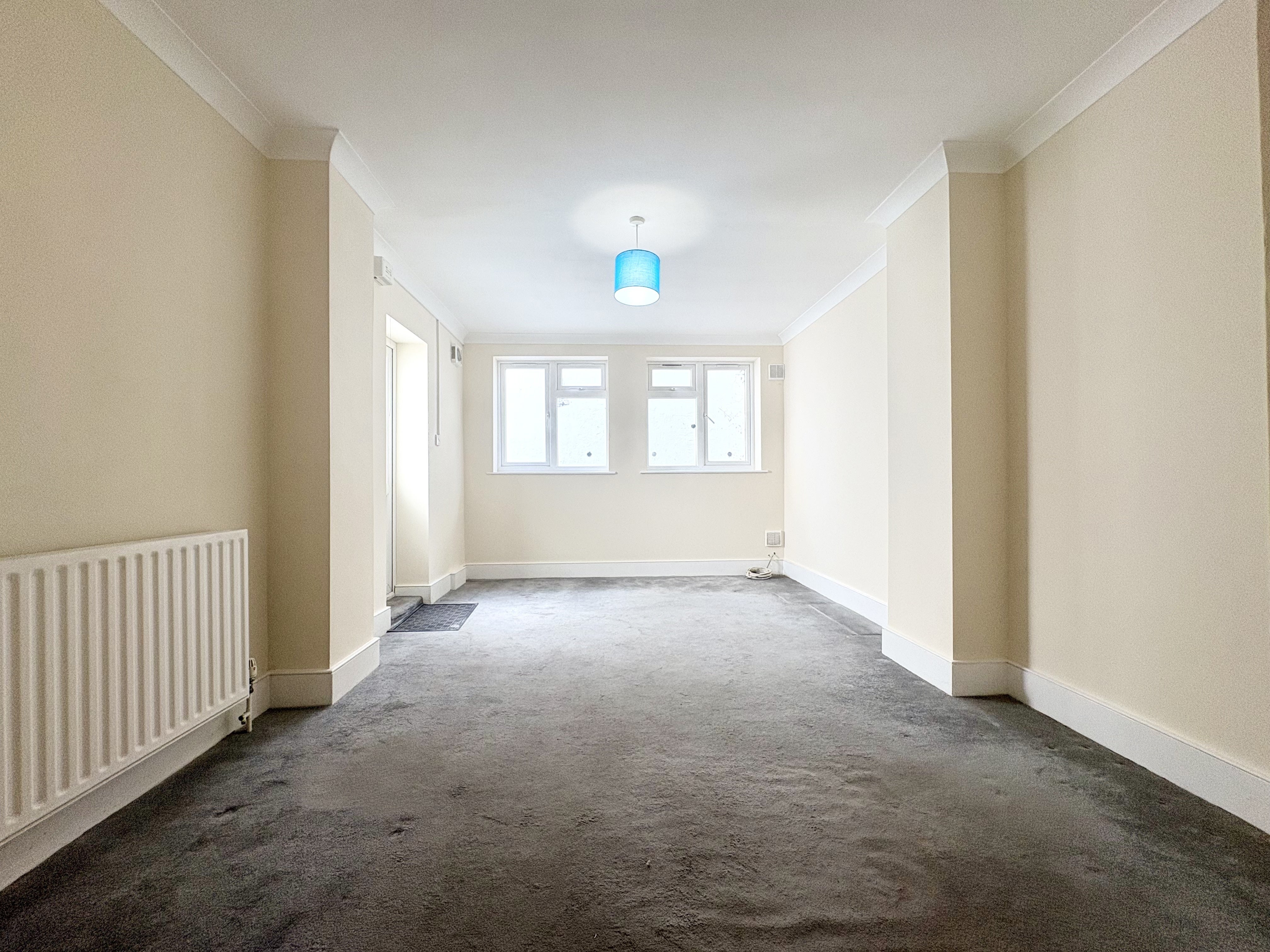 Flat Eglinton Road in Greater London