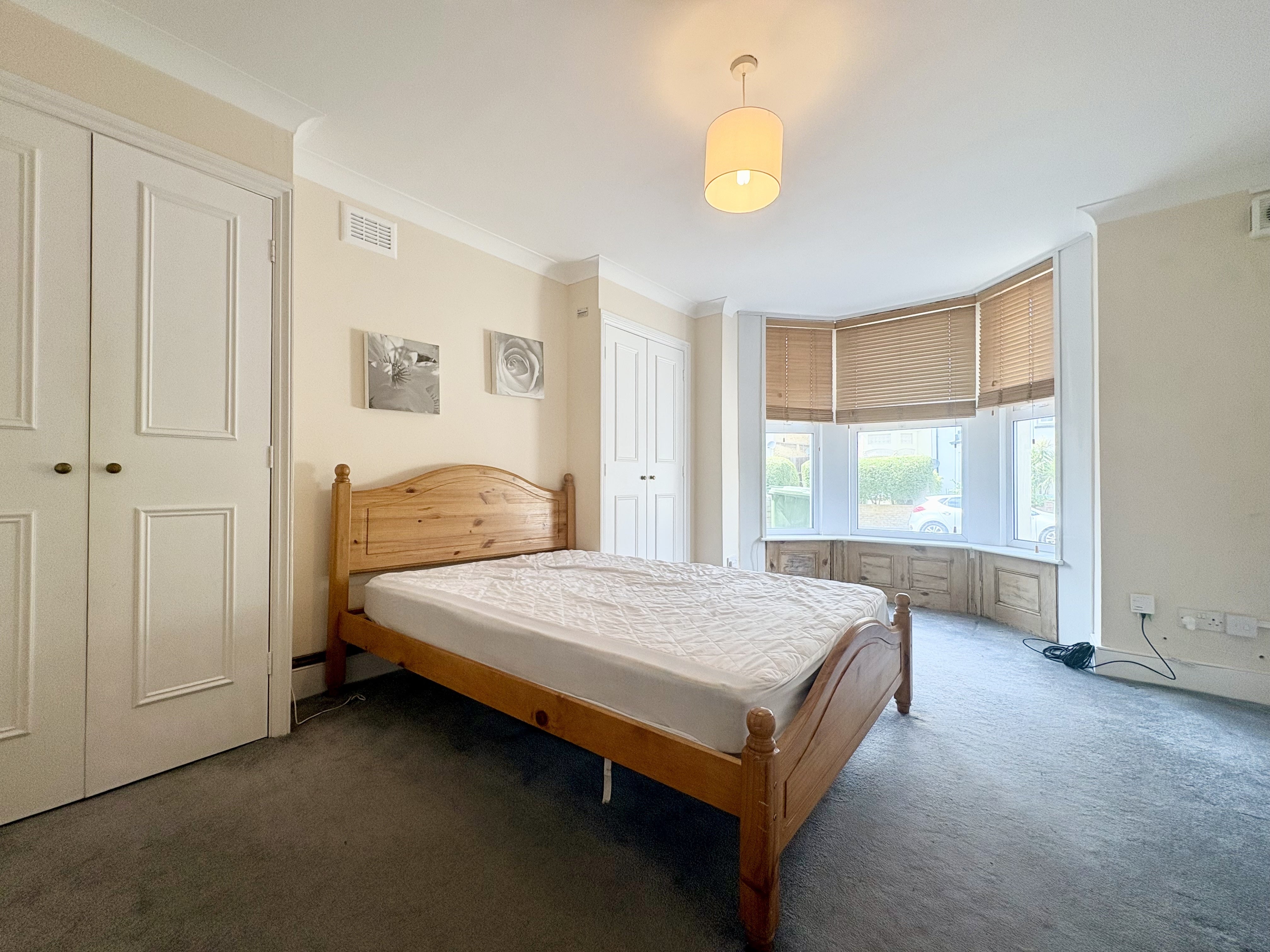 Flat Eglinton Road in Greater London