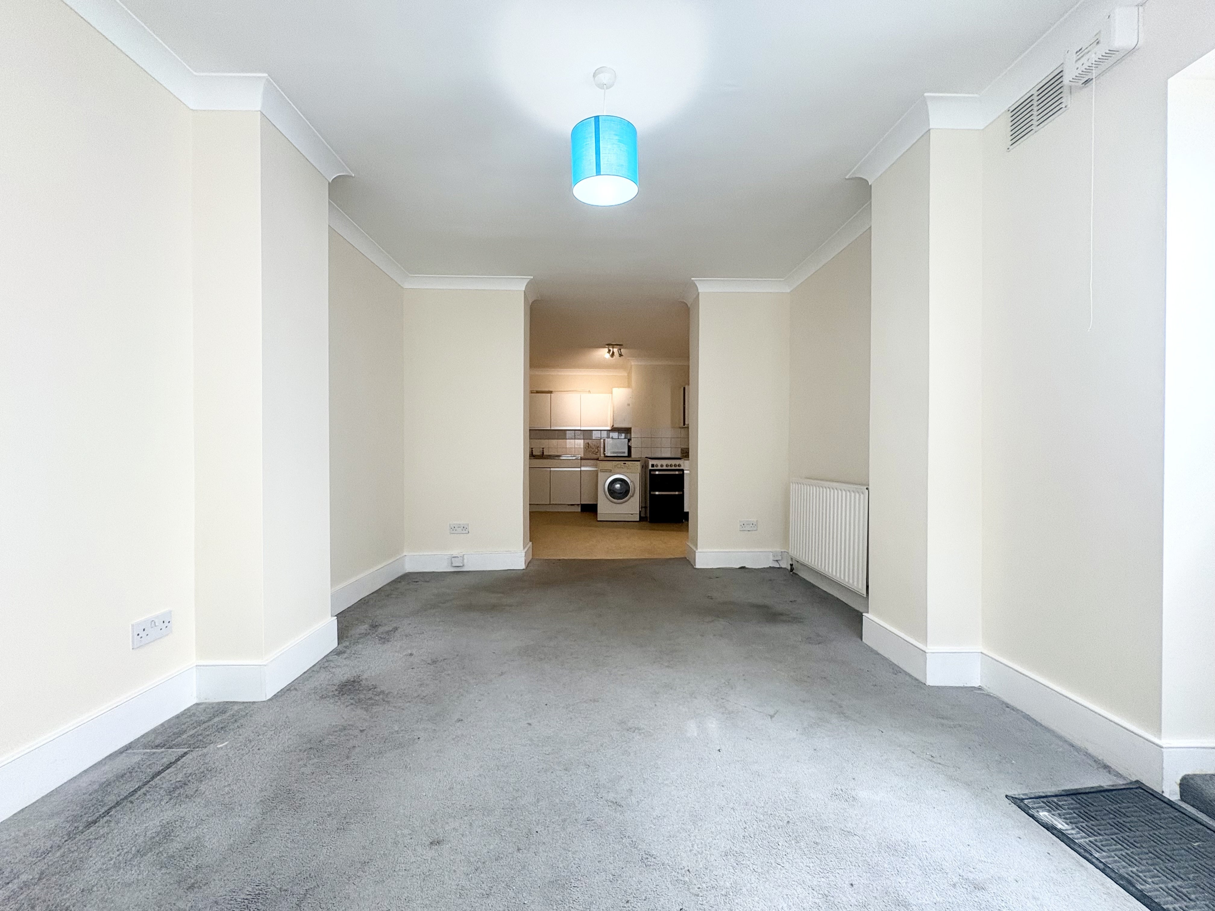 Flat Eglinton Road in Greater London