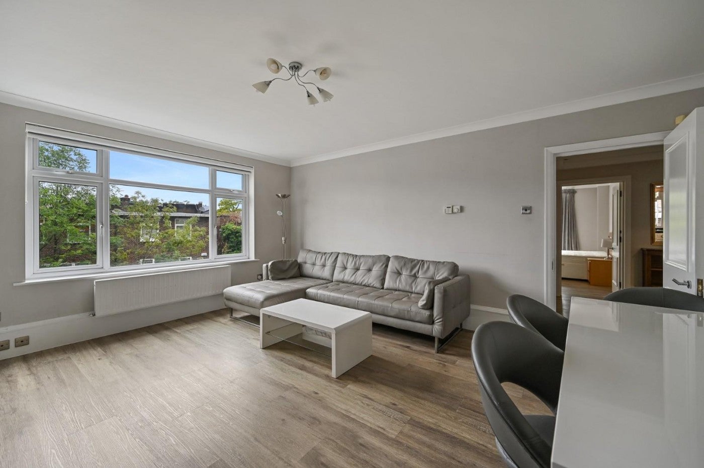 Flat Loudoun Road in City of Westminster