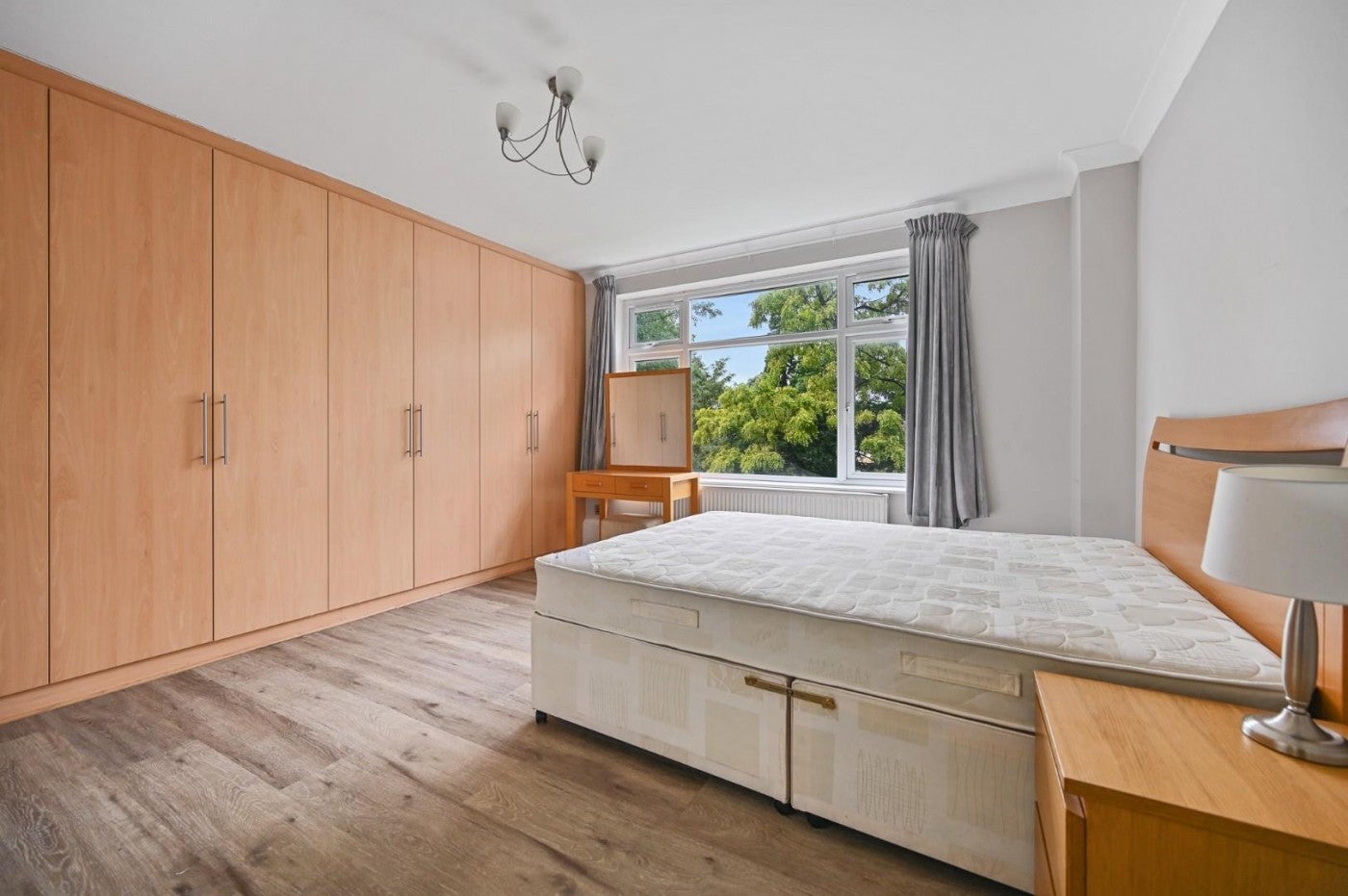 Flat Loudoun Road in City of Westminster