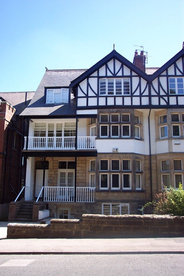 Flat Harlow Moor Drive in Harrogate