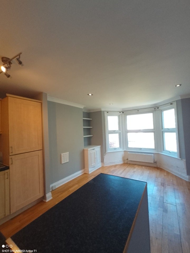 Flat Whitbread Road in Greater London