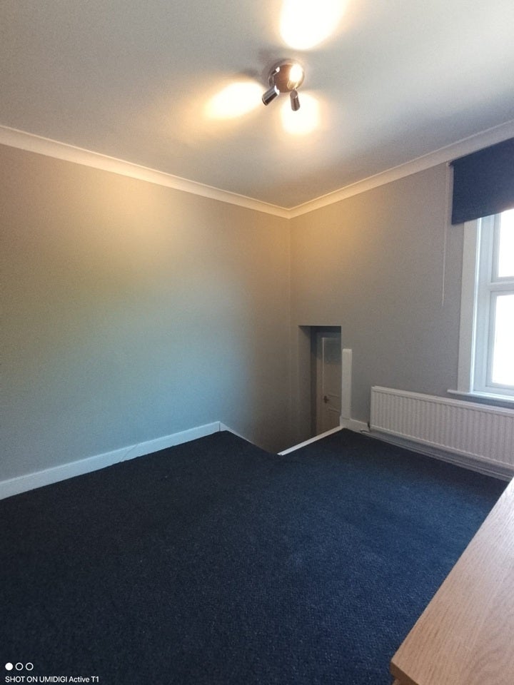 Flat Whitbread Road in Greater London