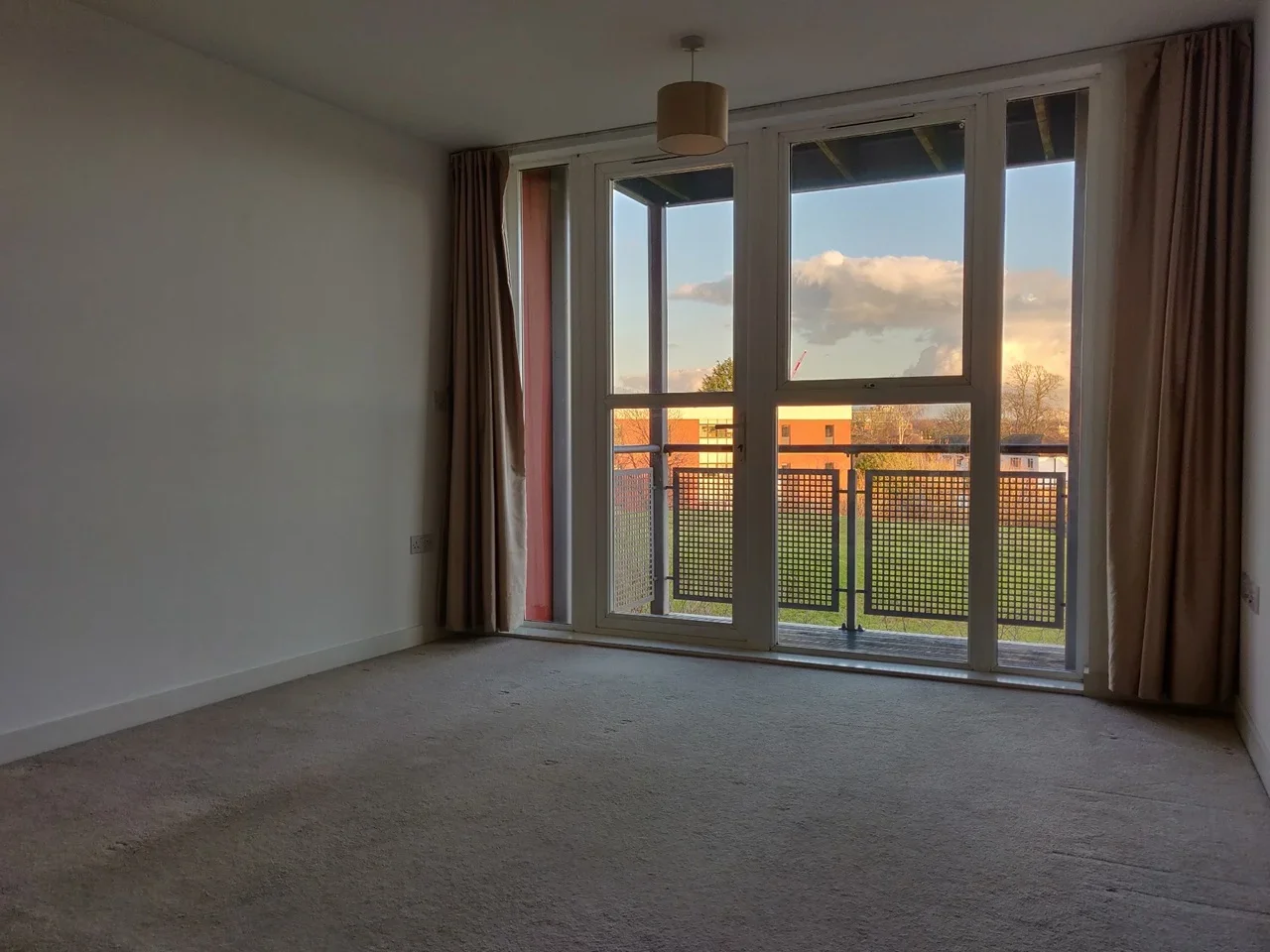 Flat Craneford Way in Greater London