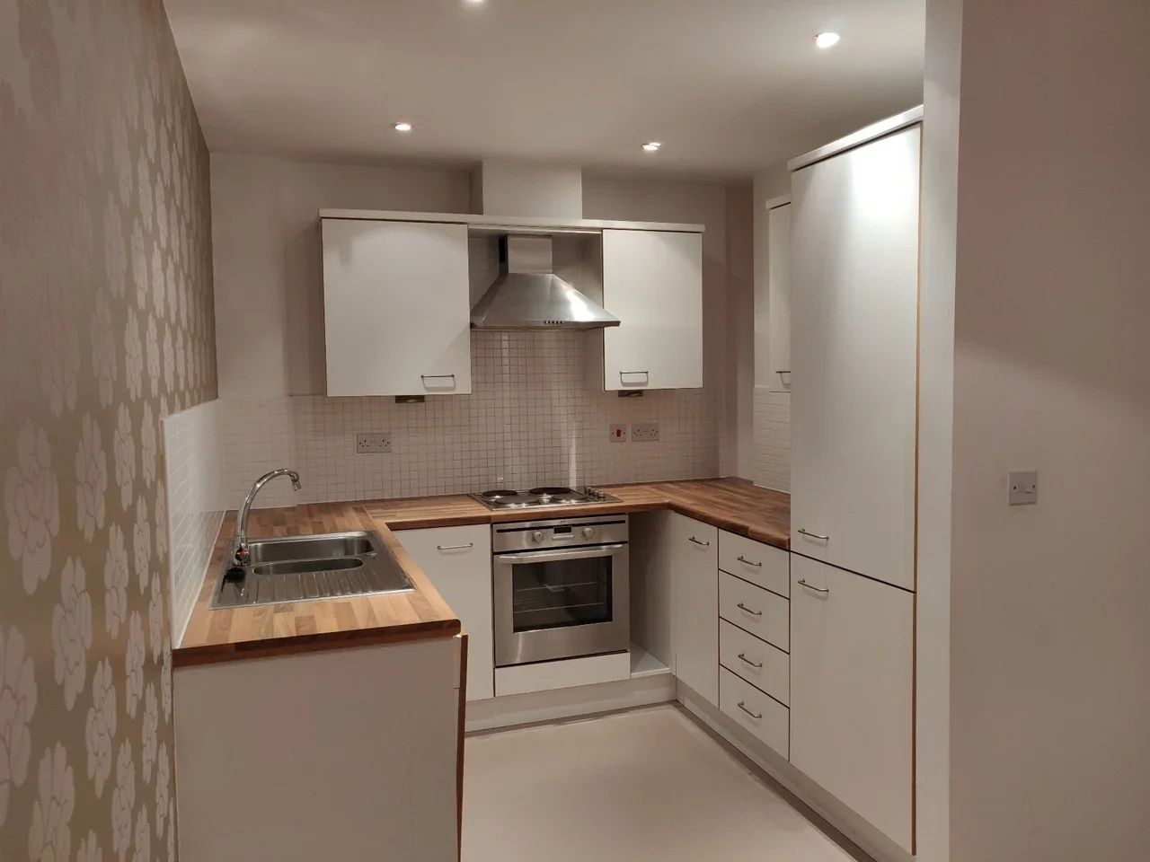 Flat Craneford Way in Greater London