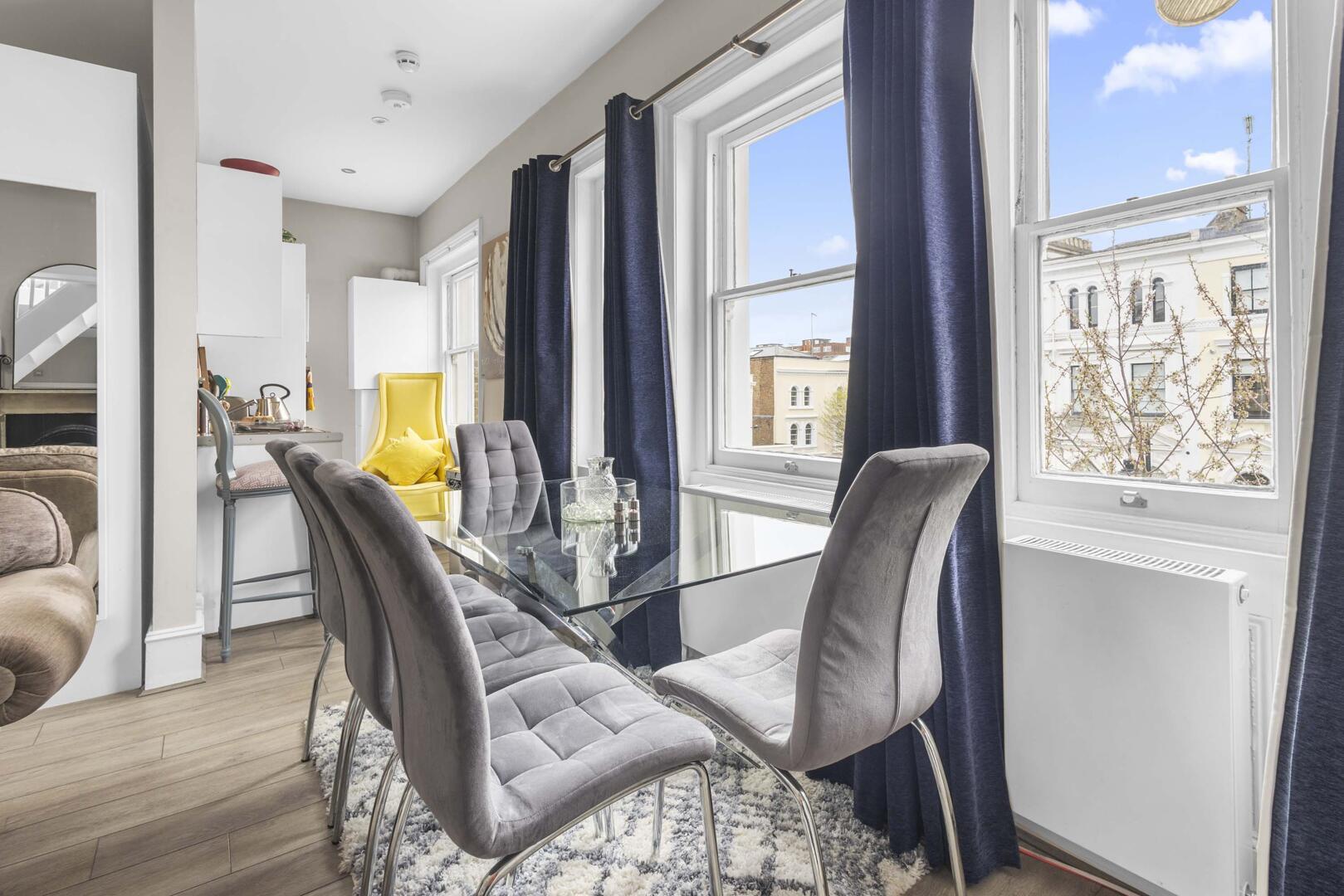 Flat Elgin Crescent in Greater London