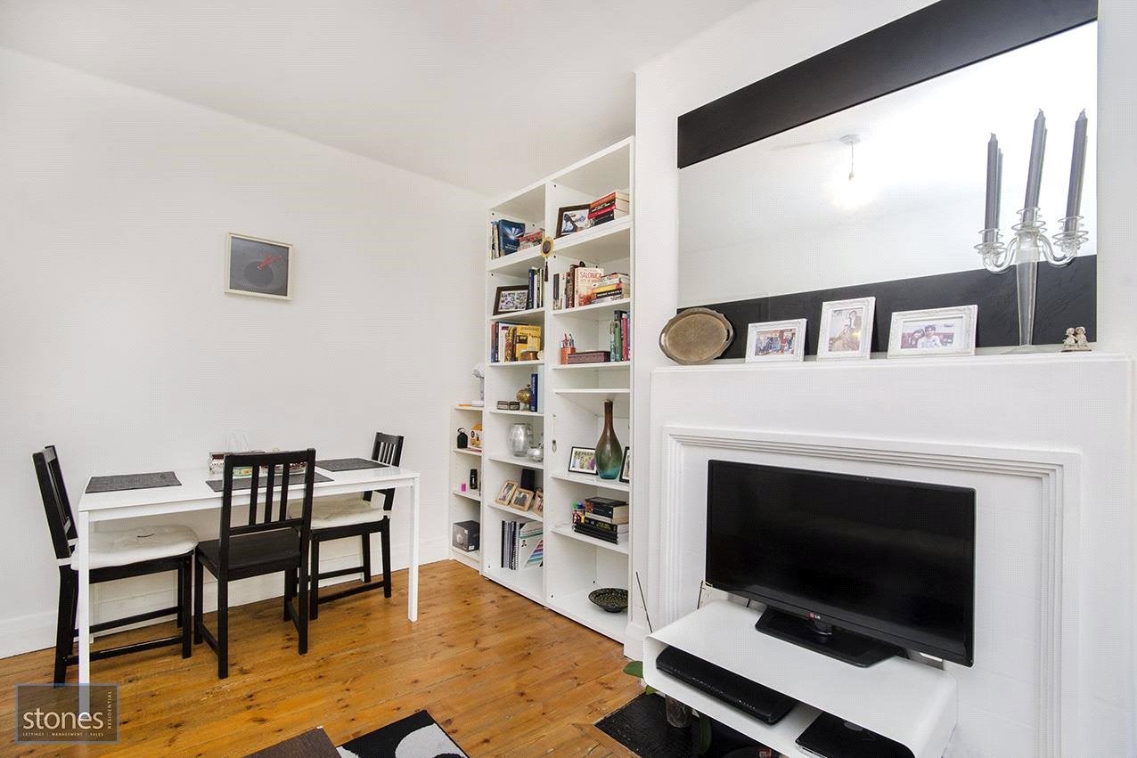 Flat West End Lane in Greater London