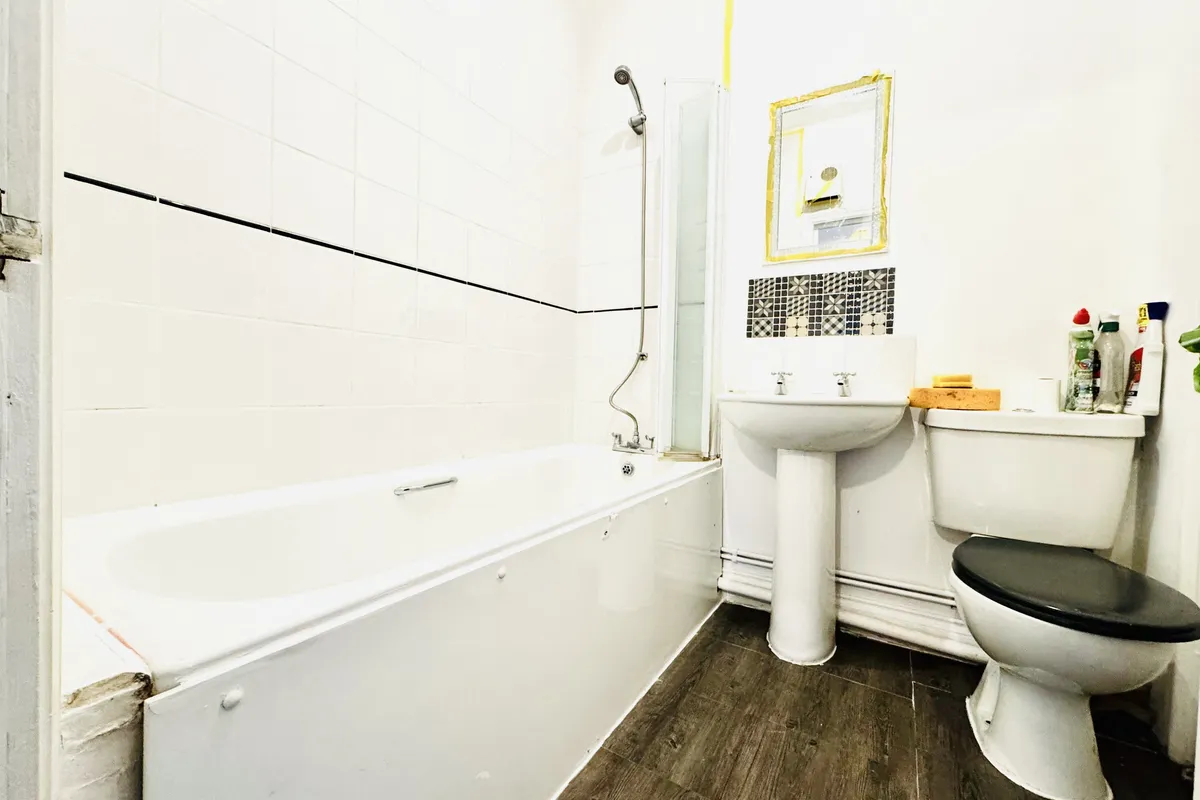 Flat Addington Road in Irthlingborough