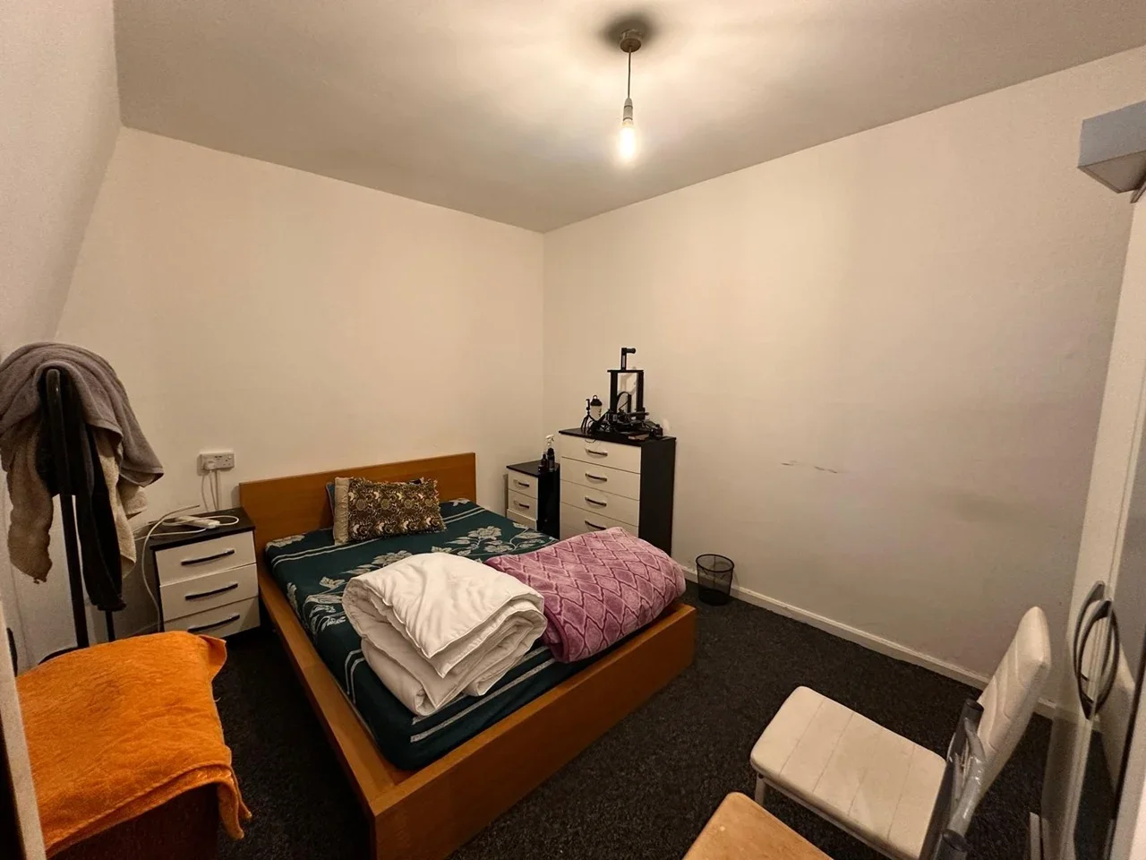 Room Twine Court in Greater London