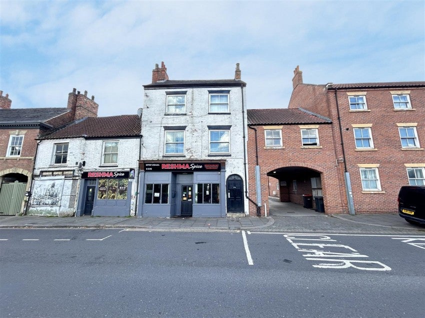 Flat Ousegate in Selby